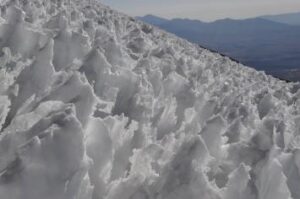 Formaciones de hielo y nieve denominadas penitentes