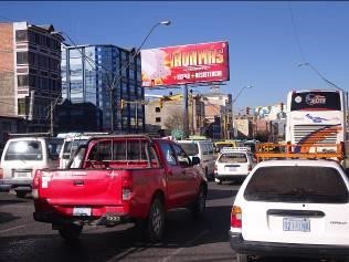Intenso tráfico en La Paz