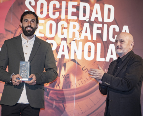 Nico Zenón recibe el Premio Viajero del Año de manos de Sebastián Álvaro -PREMIOS SGE 2021-2022MADRID_ 2023