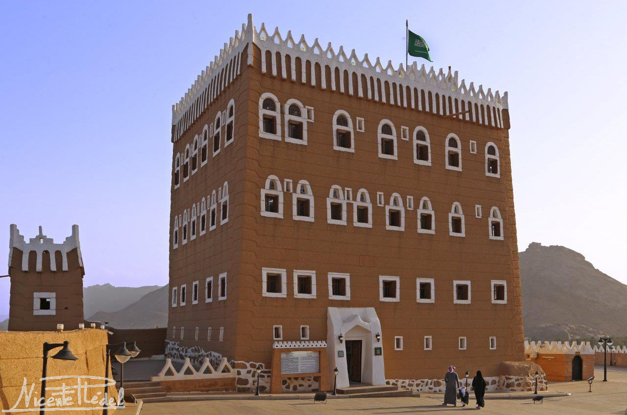 Palacio Al Aan, centinela de rutas caravaneras.