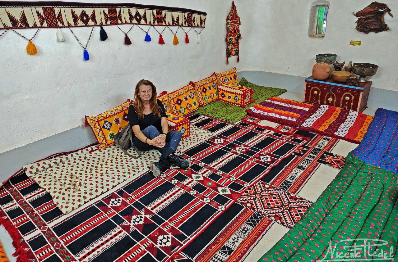 Palacio Al Aan, salones sencillos pero muy coloridos.