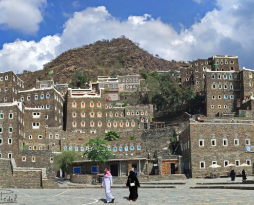 Rijal Alma, raíces sauditas en un oasis de montaña.