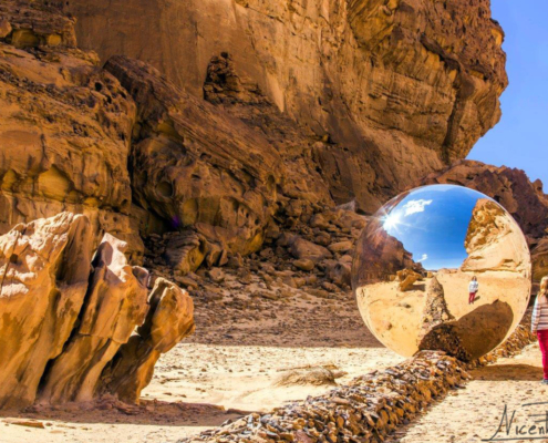 En medio del desierto, arte contemporáneo.