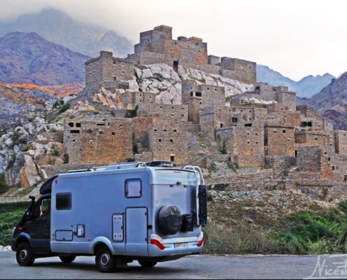 Campamento a los pies de la historia.